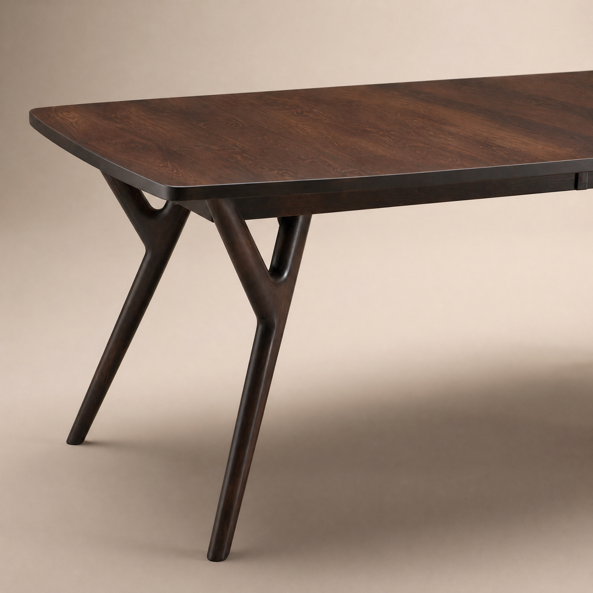 Wilton dining table 